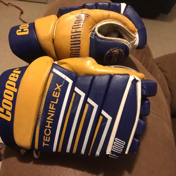 MENS VINTAGE COOPER TECHNIFLEX HOCKEY GLOVES!!!!! - Picture 7 of 11